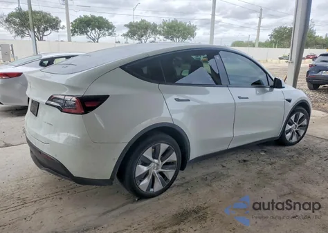 2022 Tesla Model Y z USA, uszkodzony, nr VIN 7SAYGDEE2NF363776